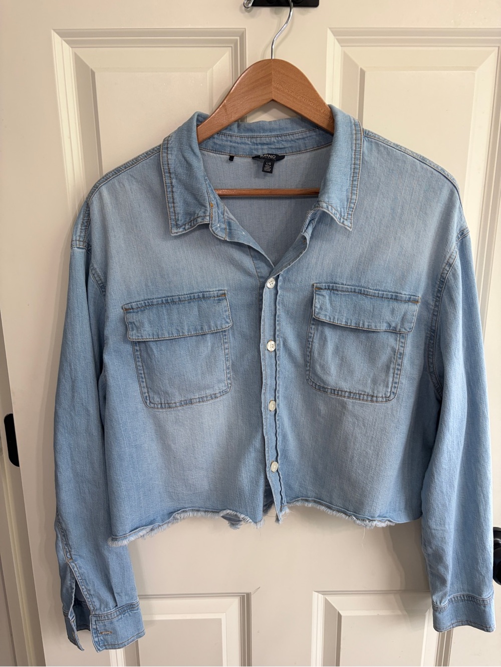 Great condition size L Buffalo David Bitton Light Blue Cropped Denim Shirt. - Picture 2 of 10
